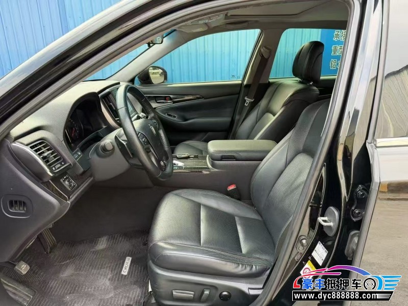 18年丰田皇冠轿车抵押车出售