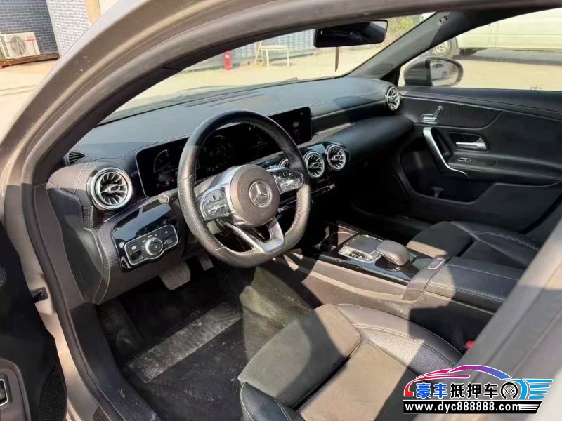 20年奔驰A轿车抵押车出售