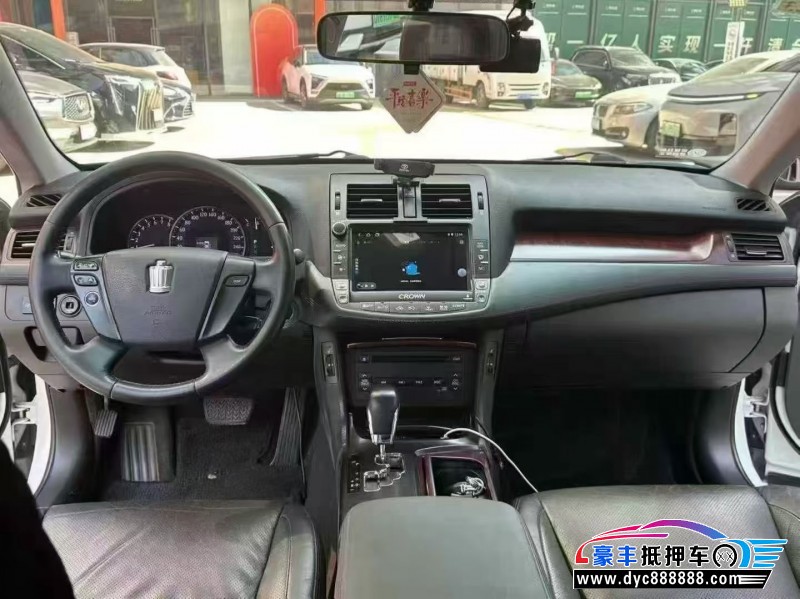 12年丰田皇冠轿车抵押车出售