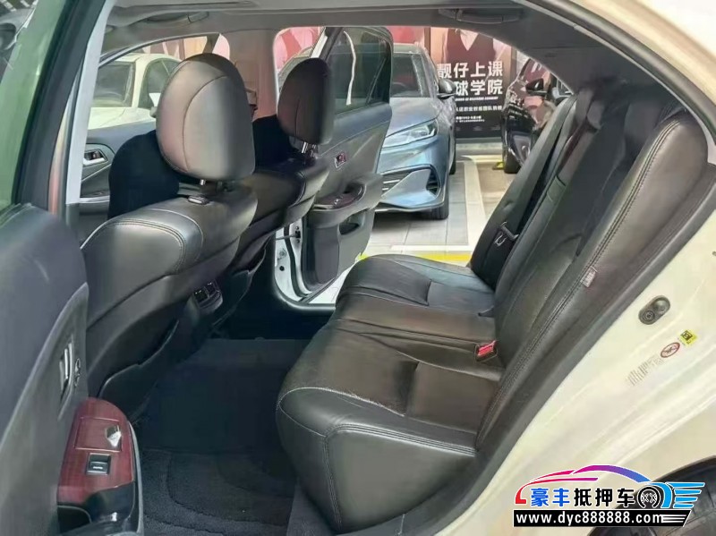 12年丰田皇冠轿车抵押车出售