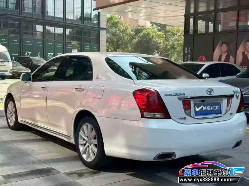 12年丰田皇冠轿车抵押车出售