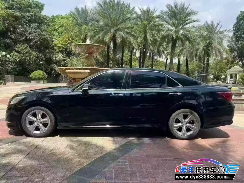 18年丰田皇冠轿车抵押车出售