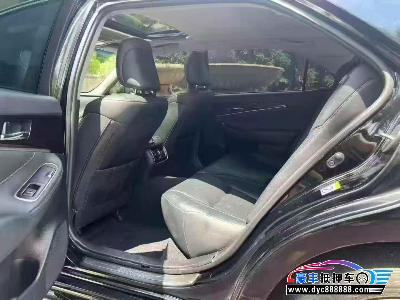 18年丰田皇冠轿车抵押车出售