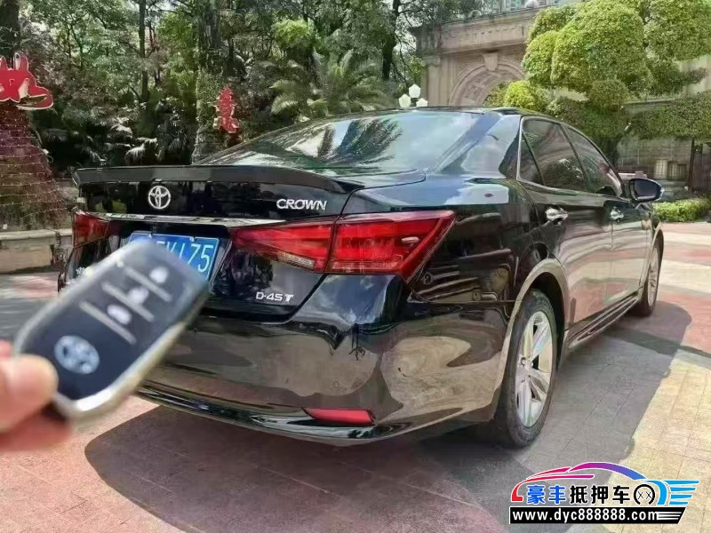 18年丰田皇冠轿车抵押车出售