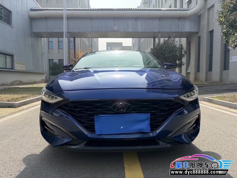 抵押车出售19年现代菲斯塔轿车