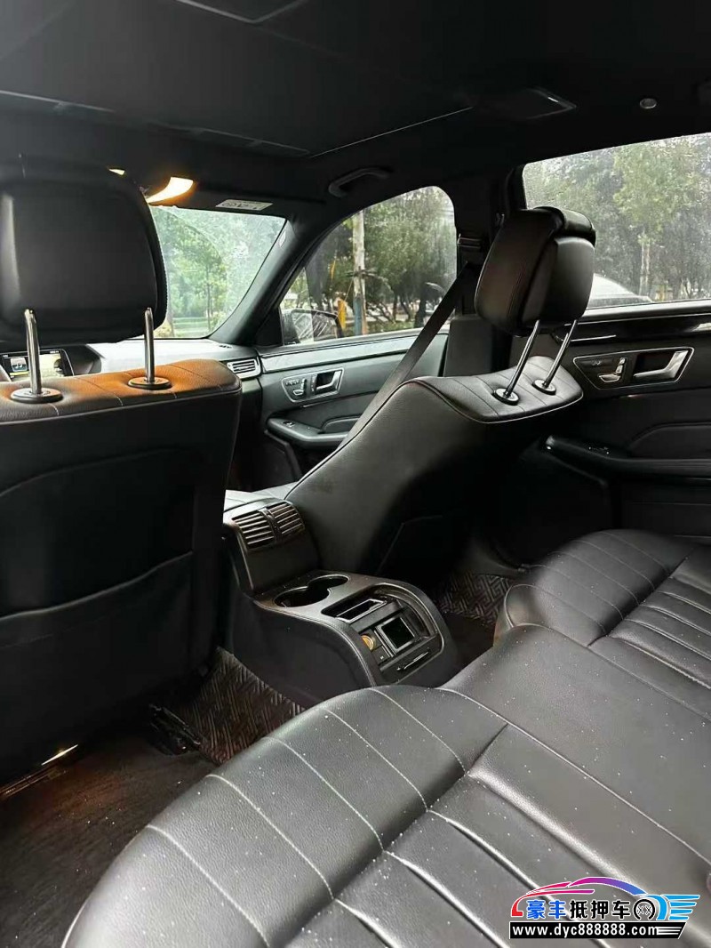 16年奔驰E轿车抵押车出售