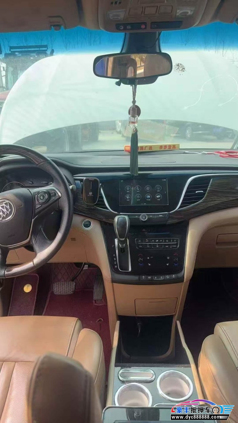 16年别克GL8轿车抵押车出售