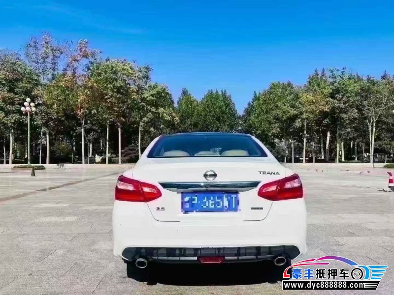 17年日产天籁轿车抵押车出售