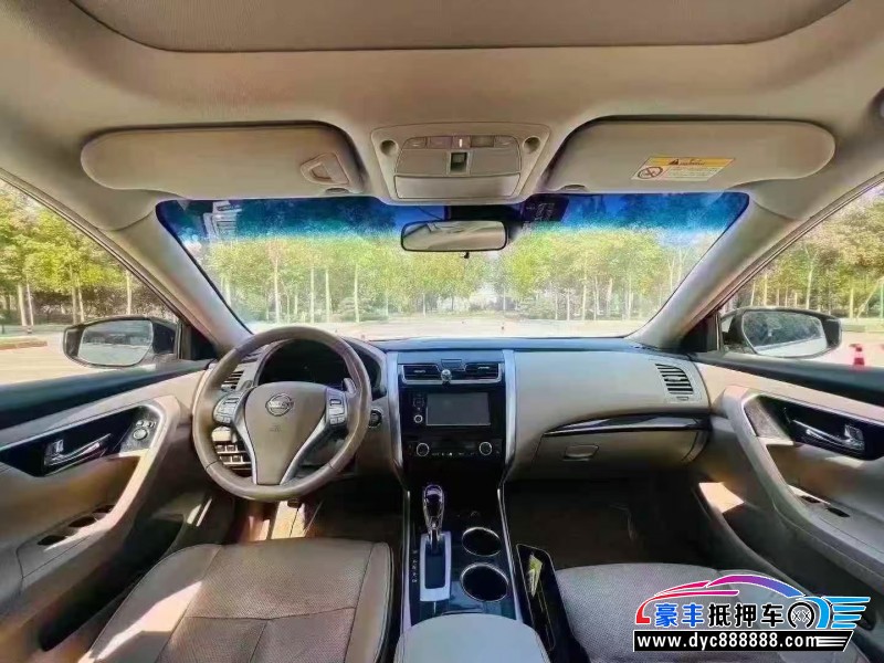 17年日产天籁轿车抵押车出售