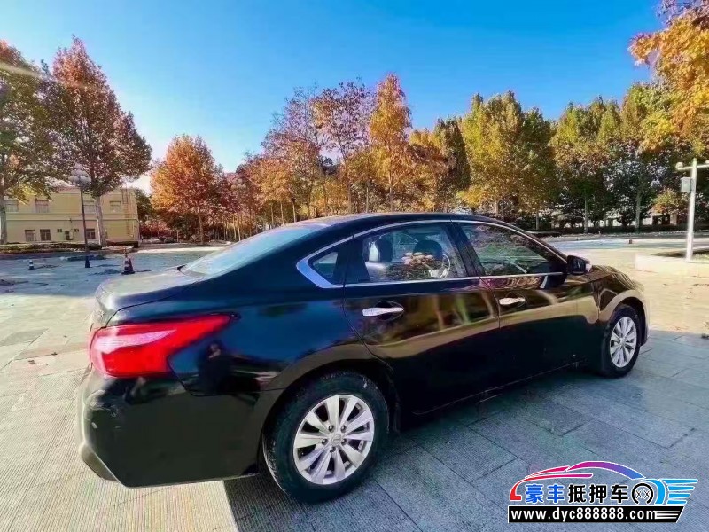 17年日产天籁轿车抵押车出售