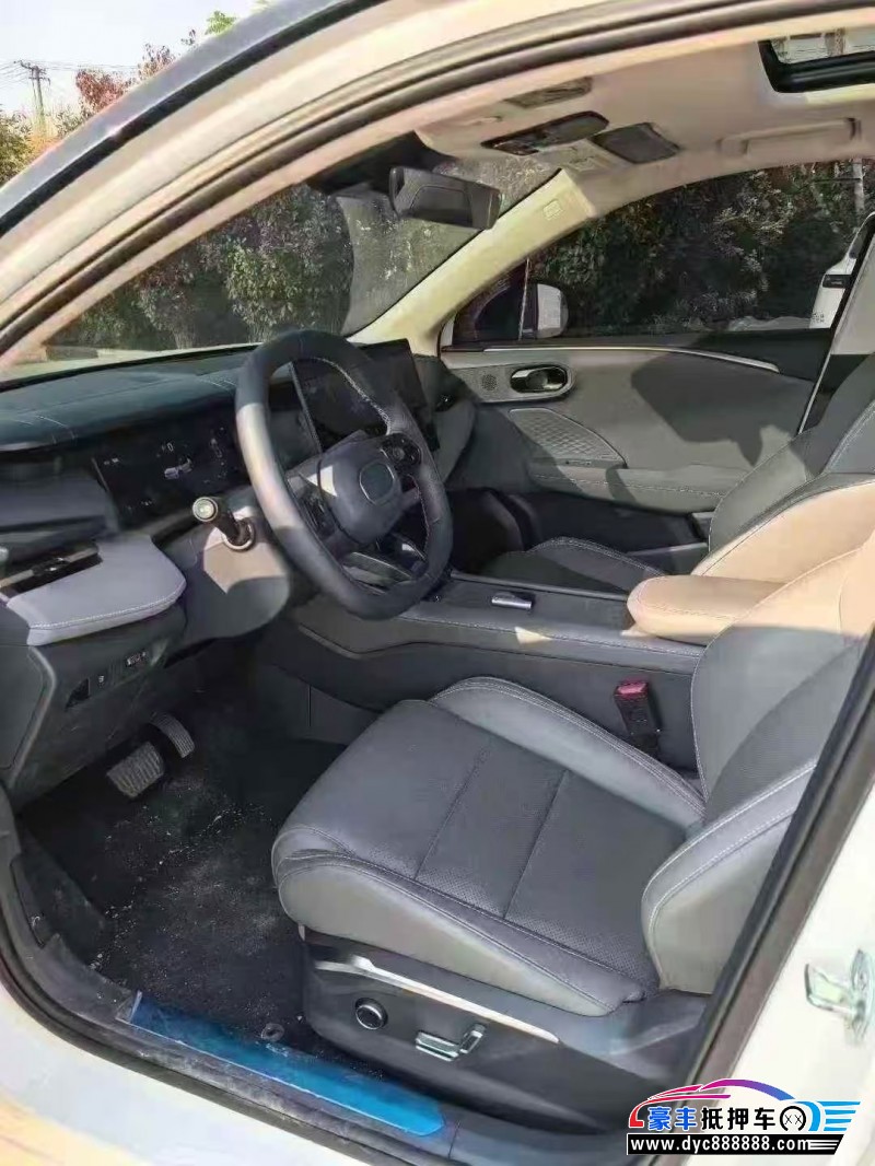 25年领克06轿车抵押车出售