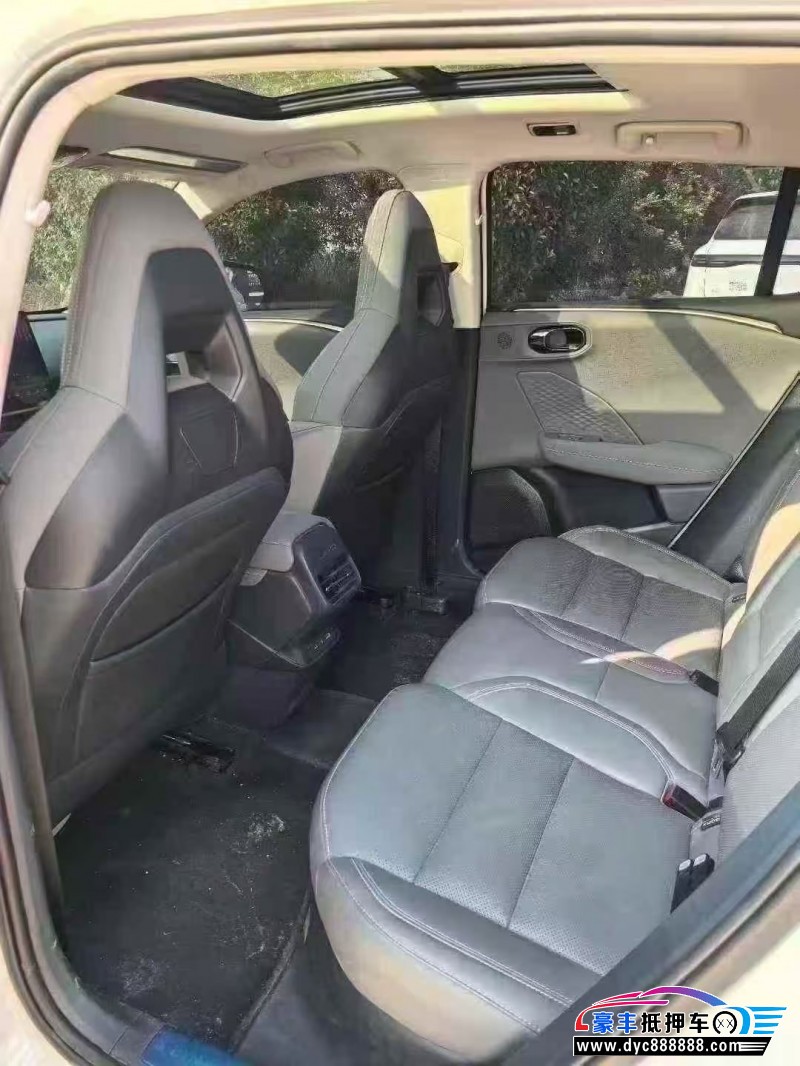 25年领克06轿车抵押车出售