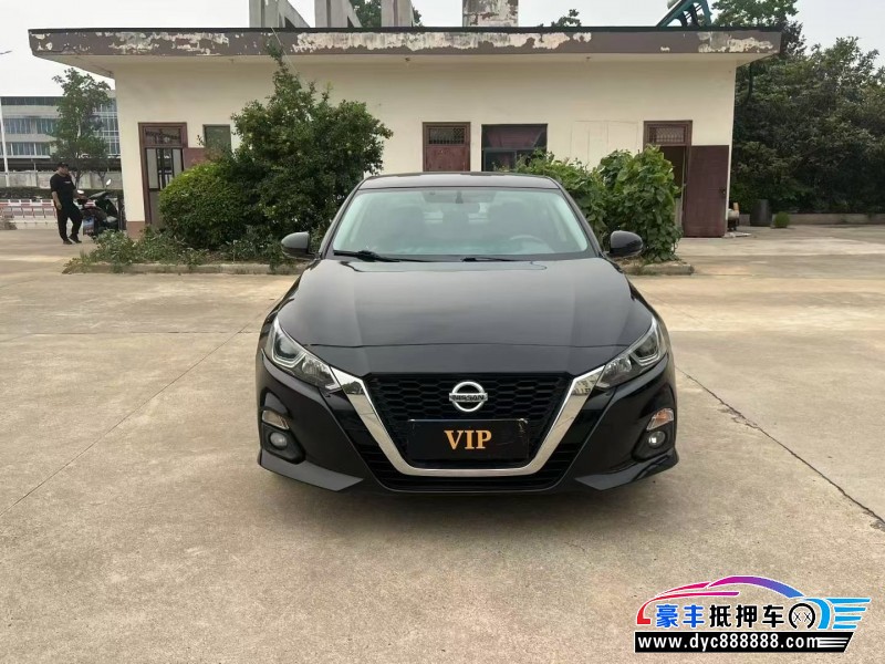 22年日产天籁轿车抵押车出售