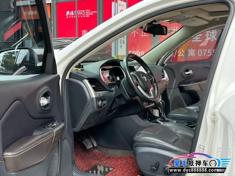 16年Jeep自由光轿车抵押车出售