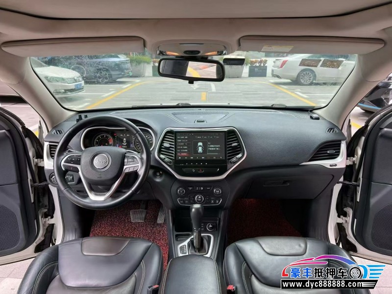 16年Jeep自由光轿车抵押车出售