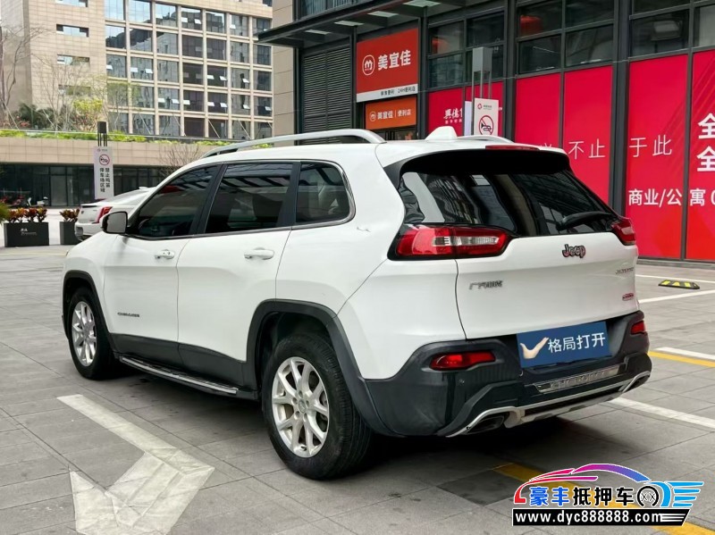 16年Jeep自由光轿车抵押车出售