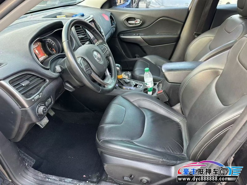 19年Jeep自由光轿车抵押车出售