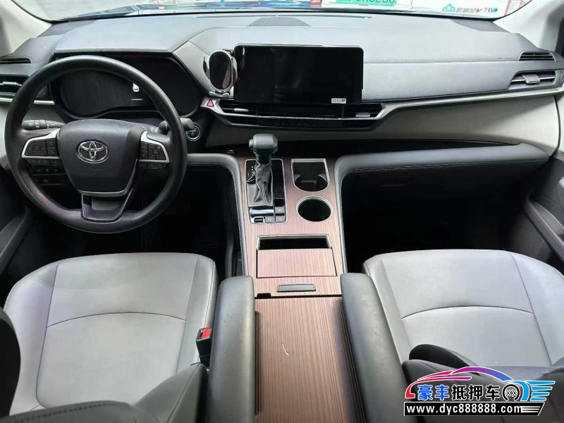 24年丰田格瑞维亚轿车抵押车出售