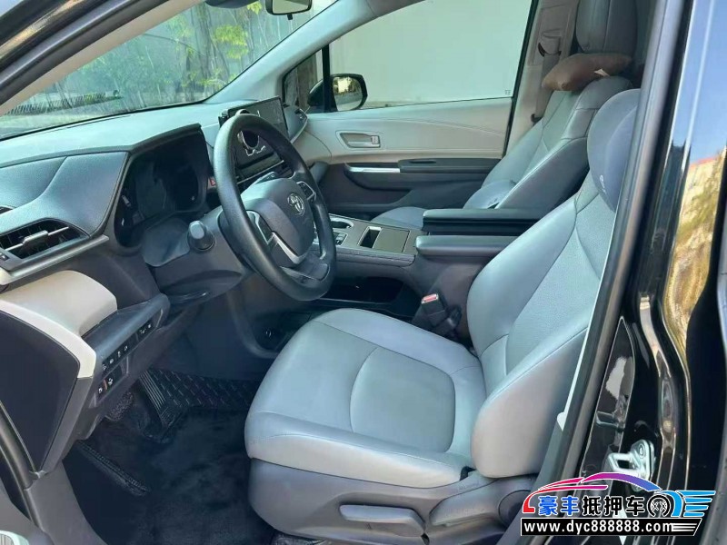 24年丰田格瑞维亚轿车抵押车出售