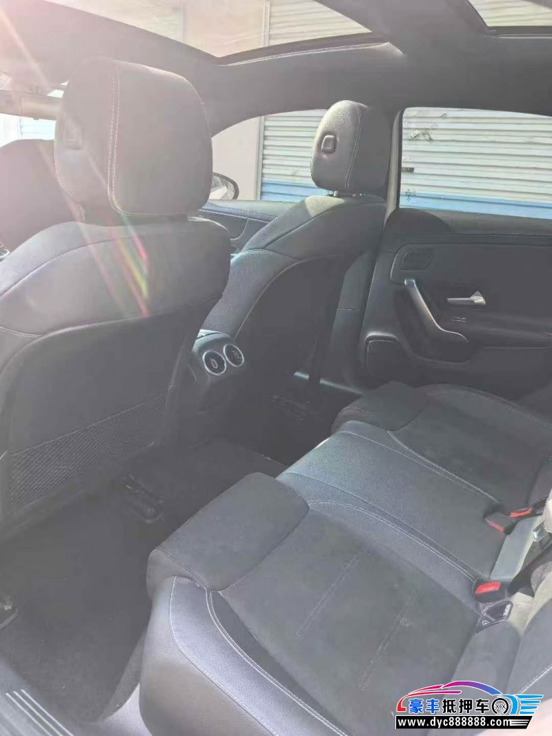 20年奔驰A轿车抵押车出售