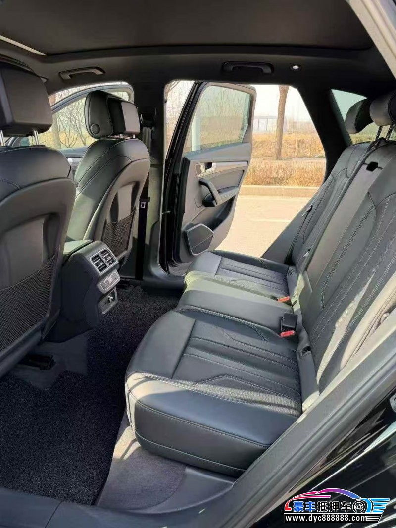 24年奥迪Q5轿车抵押车出售