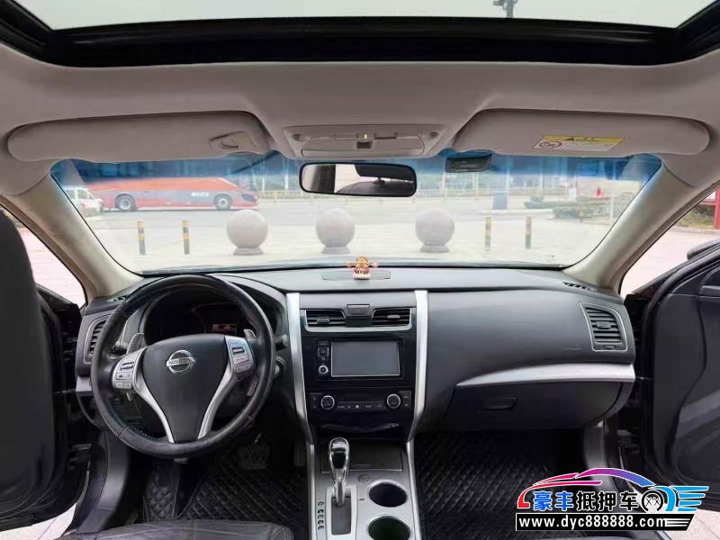 18年日产天籁轿车抵押车出售