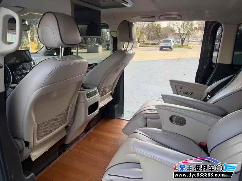 19年奔驰威霆轿车抵押车出售