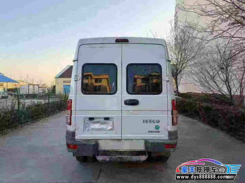 23年依维柯得意轿车抵押车出售