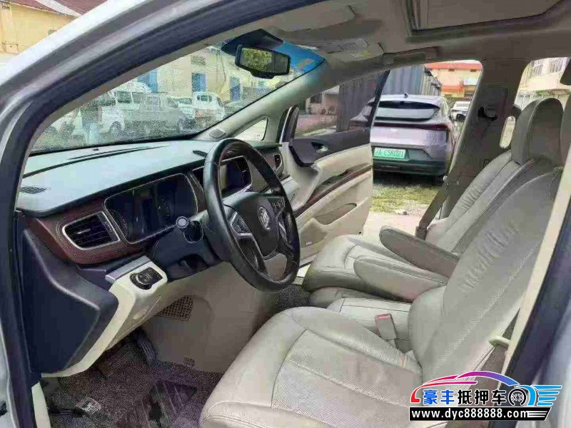 17年别克GL8轿车抵押车出售