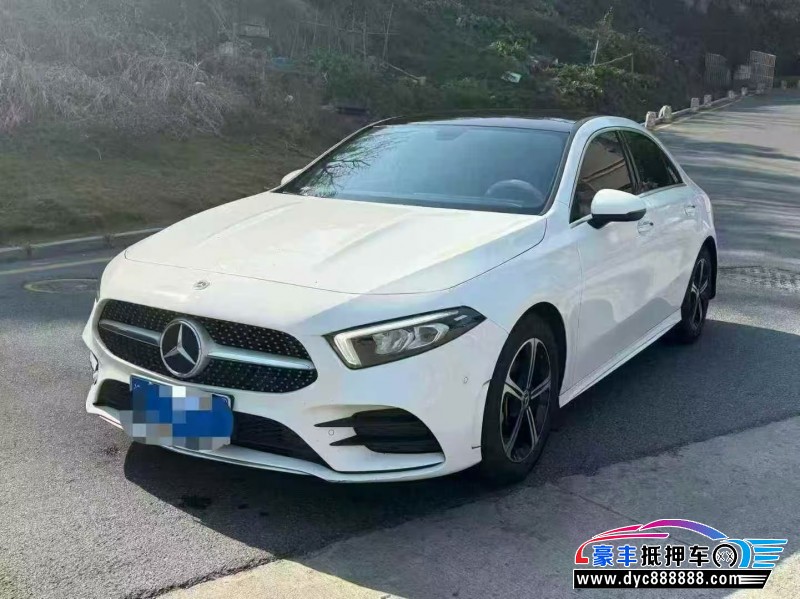 22年奔驰A轿车抵押车出售