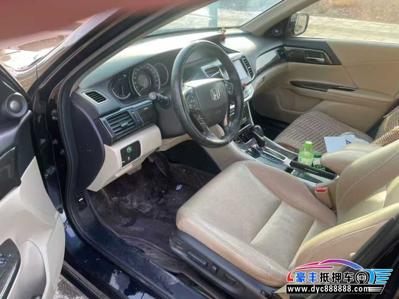 16年本田雅阁轿车抵押车出售