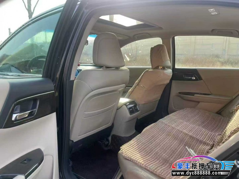 16年本田雅阁轿车抵押车出售