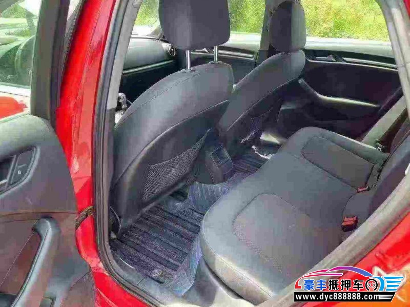 17年奥迪A3轿车抵押车出售