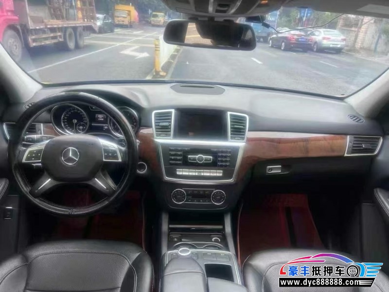 13年奔驰ML轿车抵押车出售