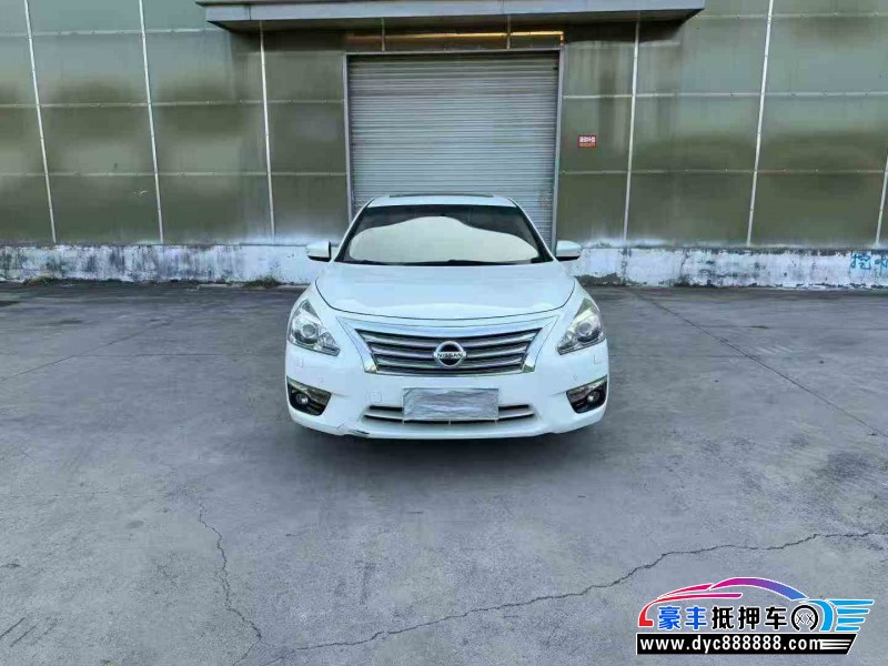 抵押车出售13年日产天籁轿车