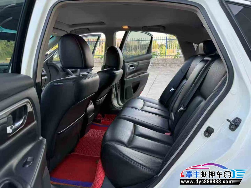 13年日产天籁轿车抵押车出售