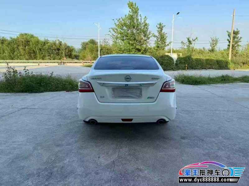 13年日产天籁轿车抵押车出售