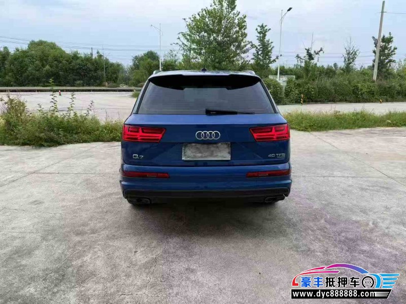 17年奥迪Q7轿车抵押车出售