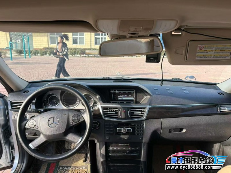 13年奔驰E轿车抵押车出售