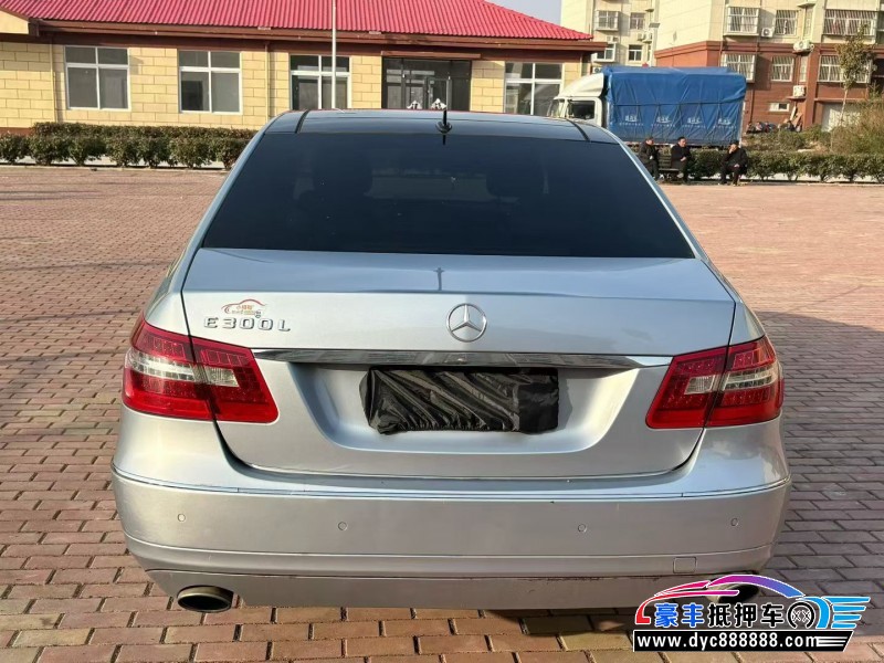13年奔驰E轿车抵押车出售