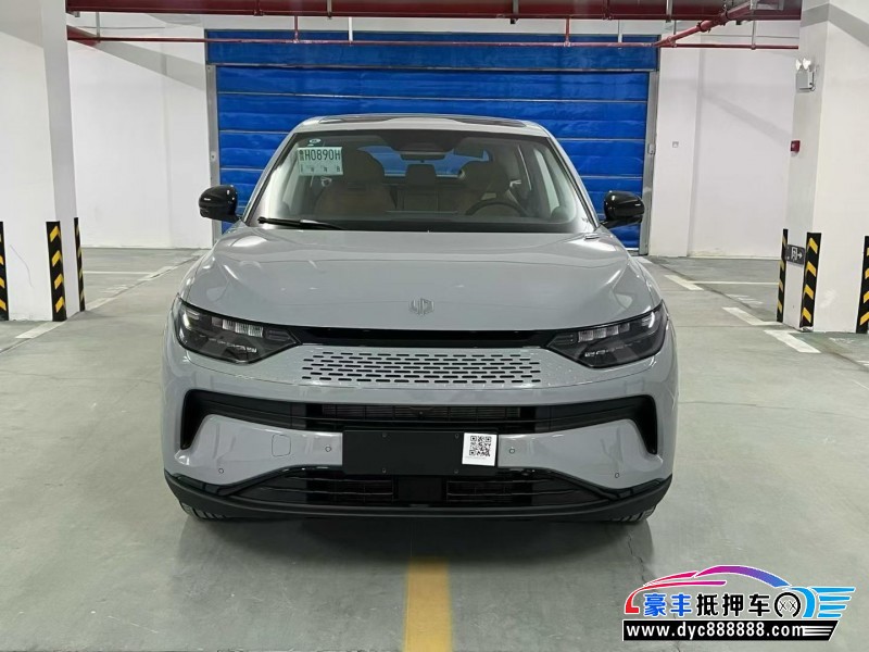 抵押车出售25年零跑C11轿车