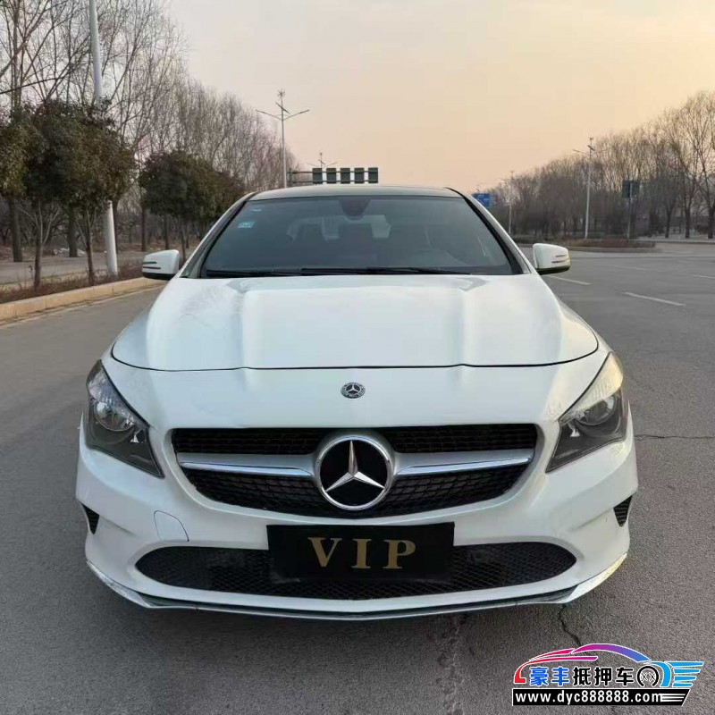 抵押车出售17年奔驰CLA轿车