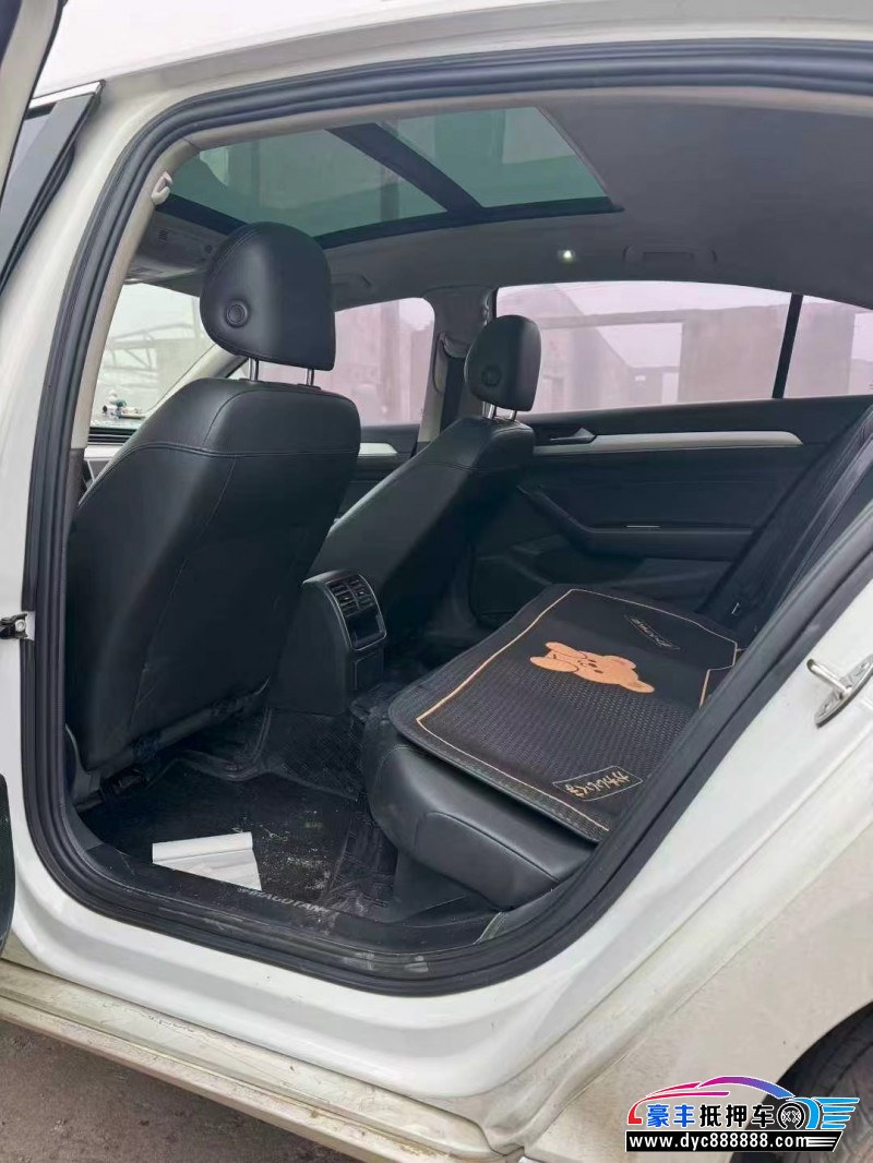 17年大众迈腾轿车抵押车出售