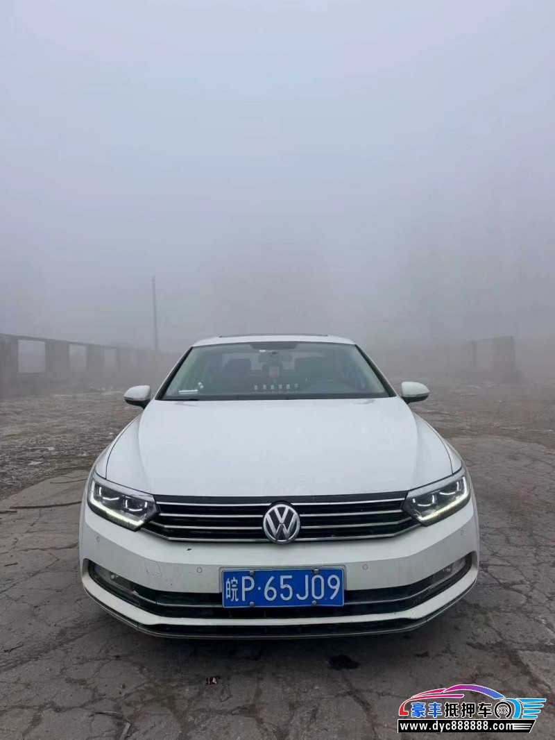 抵押车出售17年大众迈腾轿车