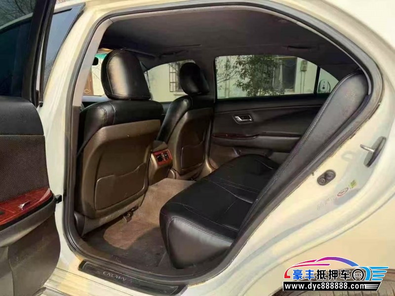 13年丰田皇冠轿车抵押车出售