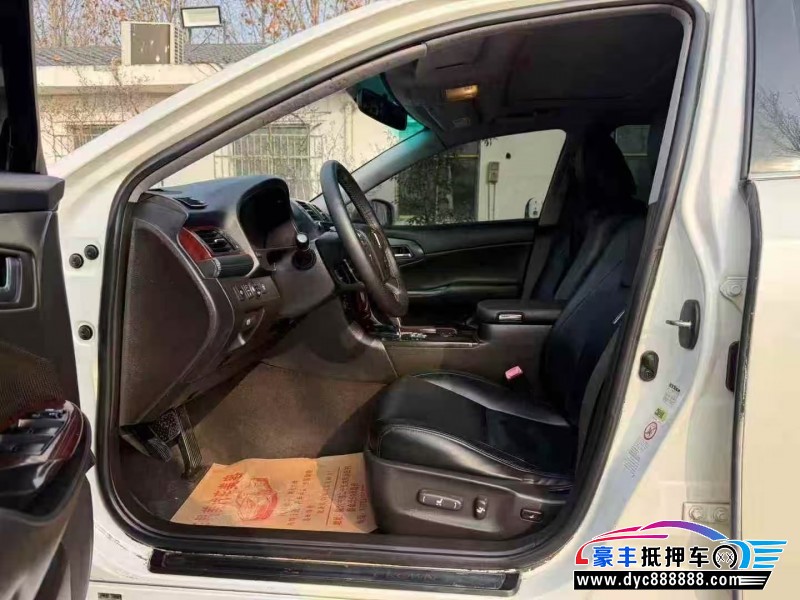 13年丰田皇冠轿车抵押车出售