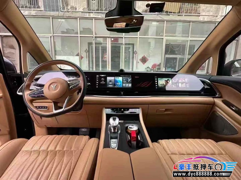 23年岚图梦想家轿车抵押车出售