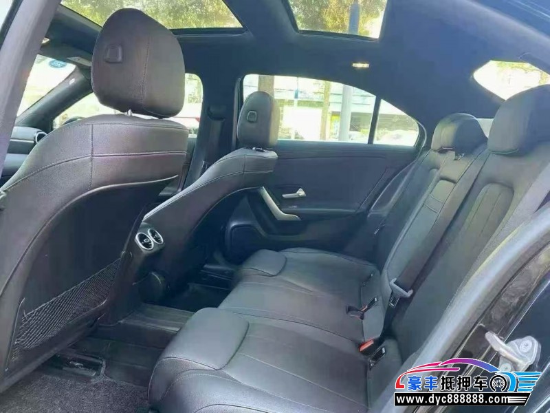 19年奔驰A轿车抵押车出售