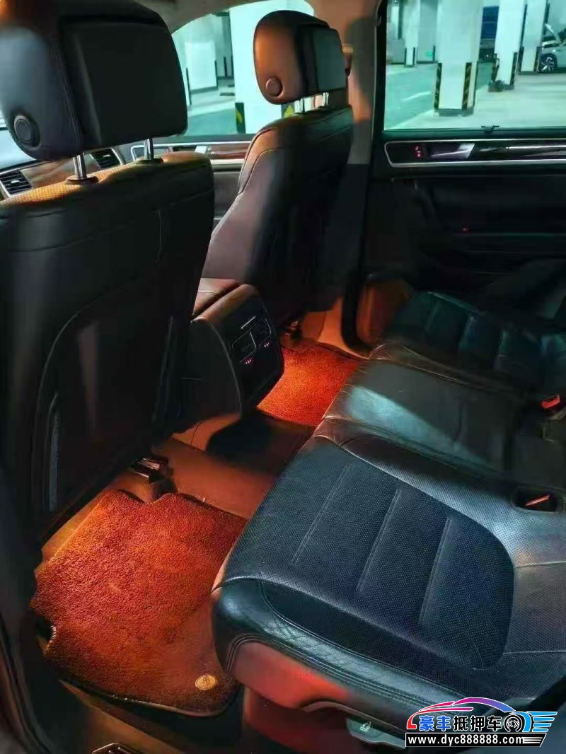 11年大众途锐轿车抵押车出售