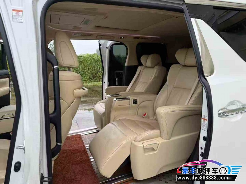 18年丰田埃尔法轿车抵押车出售